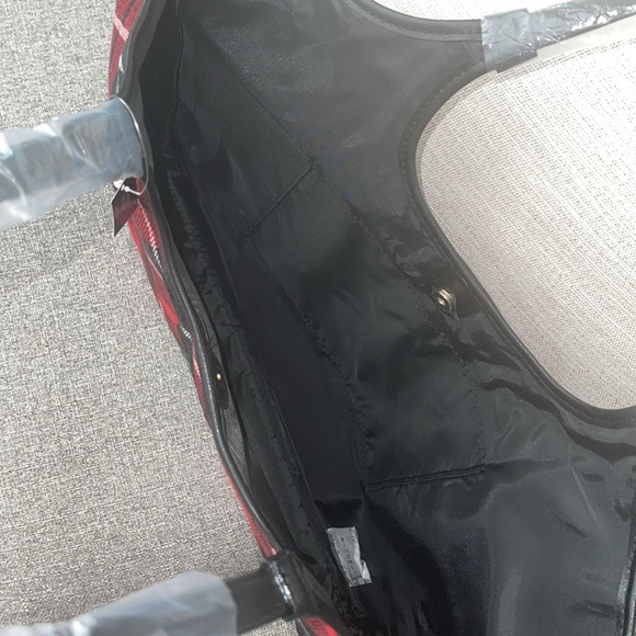 𝐕𝐢𝐜𝐭𝐨𝐫𝐢𝐚 𝐒𝐞𝐜𝐫𝐞𝐭 𝐩𝐥𝐚𝐢𝐝 𝐭𝐨𝐭𝐞 𝐛𝐚𝐠 - Picture 4 of 4